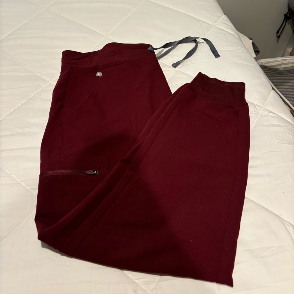 Figs burgundy scrub set